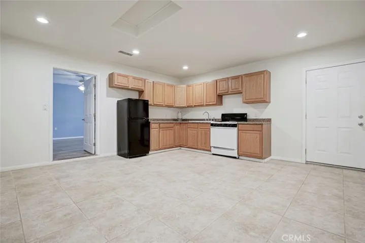 6648 Gaviota Avenue, Lake Balboa, California 91406