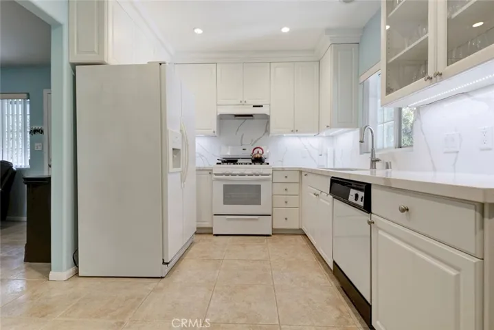 6648 Gaviota Avenue, Lake Balboa, California 91406