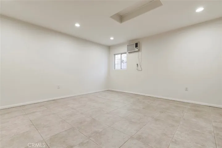 6648 Gaviota Avenue, Lake Balboa, California 91406