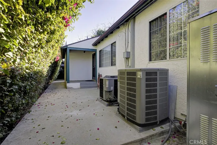 6648 Gaviota Avenue, Lake Balboa, California 91406
