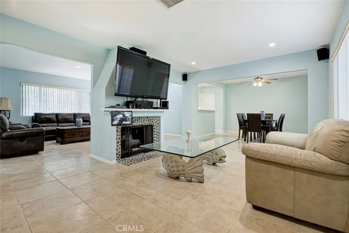 6648 Gaviota Avenue, Lake Balboa, California 91406