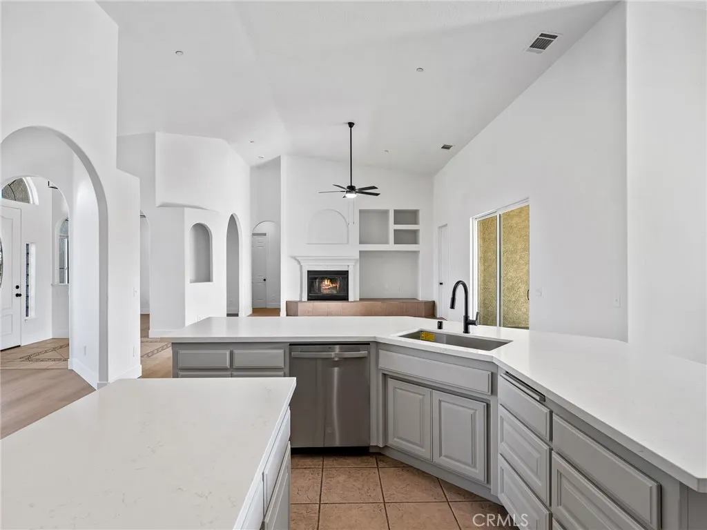 2425 Tokay, Phelan, California 92371 home-pic-14