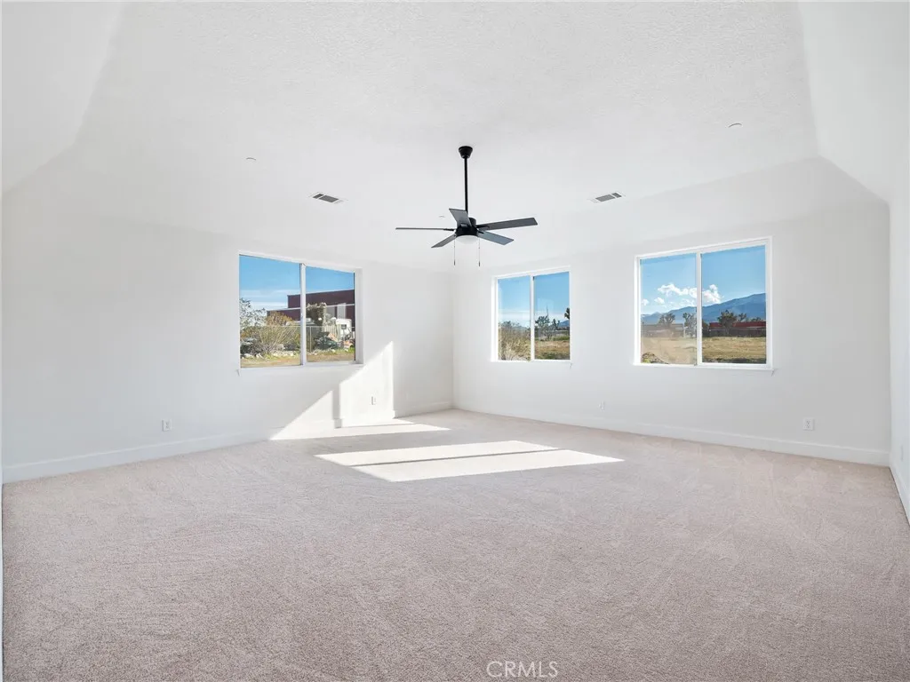 2425 Tokay, Phelan, California 92371 home-pic-28