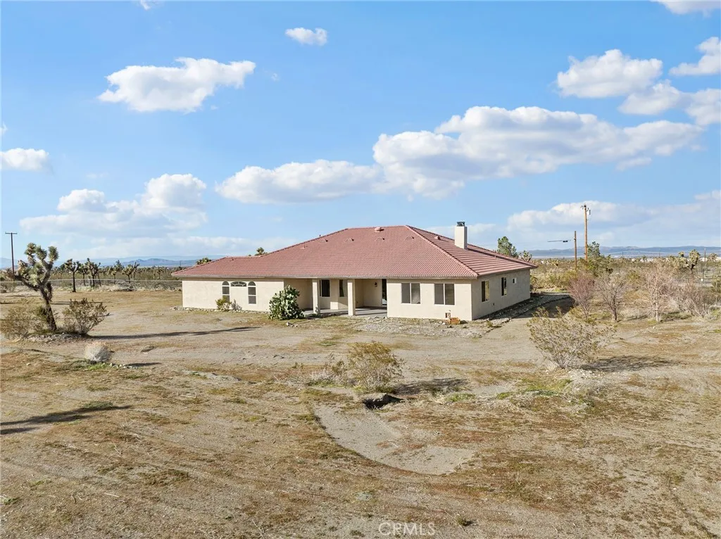 2425 Tokay, Phelan, California 92371 home-pic-38