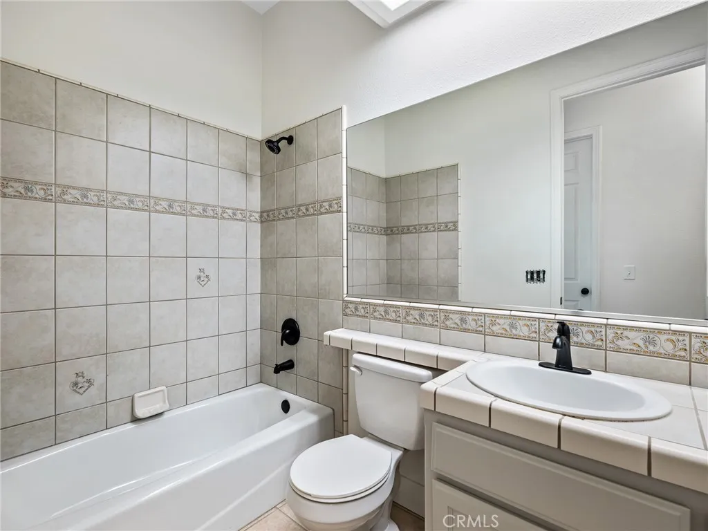 2425 Tokay, Phelan, California 92371 home-pic-16
