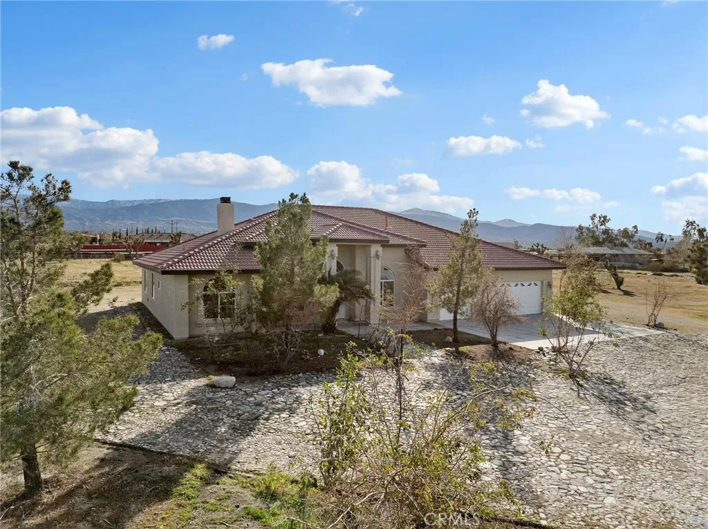 2425 Tokay, Phelan, California 92371 home-pic-41