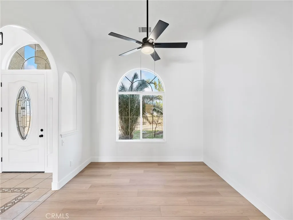 2425 Tokay, Phelan, California 92371 home-pic-5