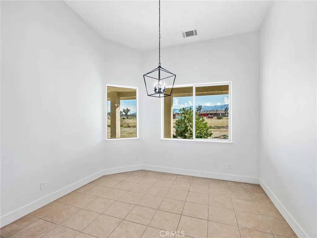 2425 Tokay, Phelan, California 92371 home-pic-15
