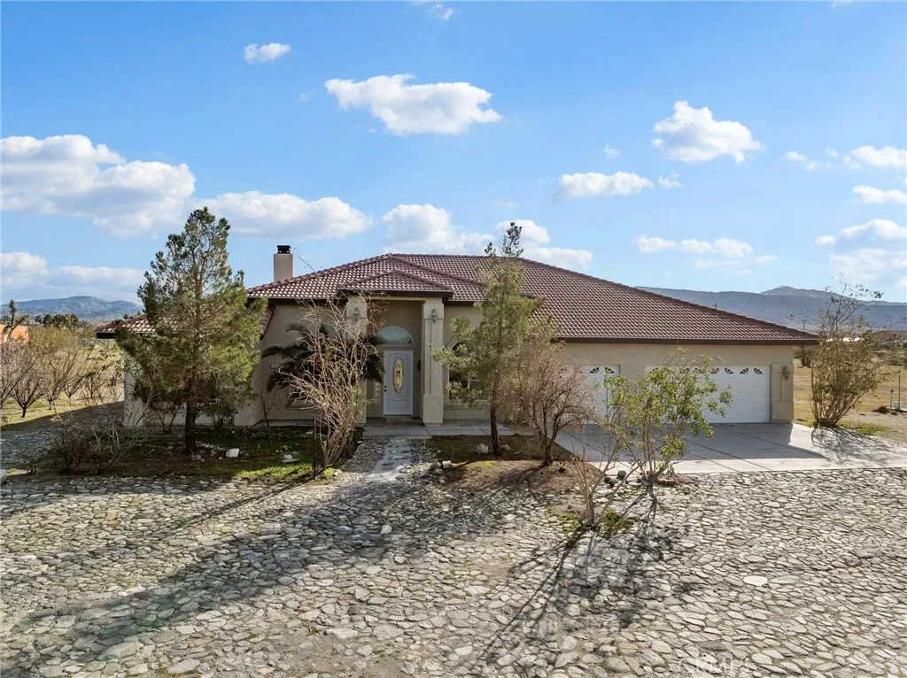 2425 Tokay, Phelan, California 92371 home-pic-0