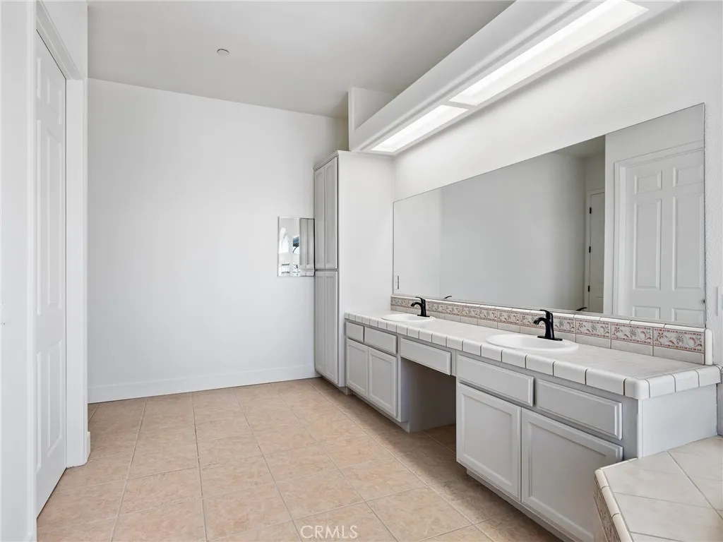 2425 Tokay, Phelan, California 92371 home-pic-27