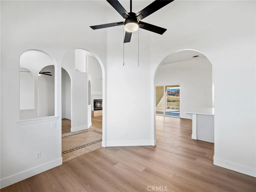 2425 Tokay, Phelan, California 92371 home-pic-9