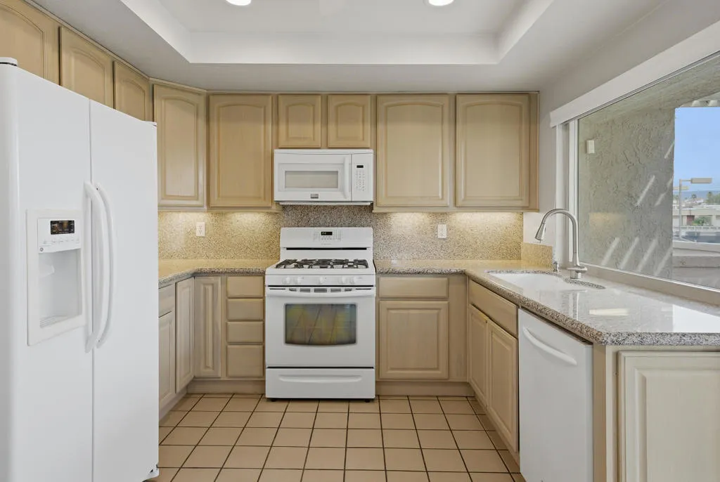 41774 Navarre Court, Palm Desert, California 92260 home-pic-21