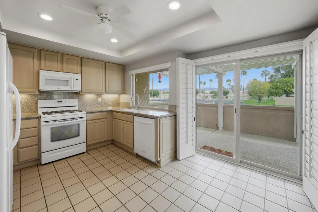 41774 Navarre Court, Palm Desert, California 92260 home-pic-20