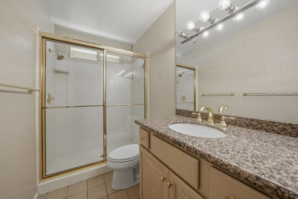 41774 Navarre Court, Palm Desert, California 92260 home-pic-37