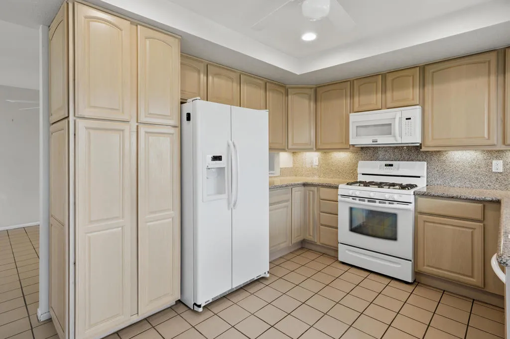 41774 Navarre Court, Palm Desert, California 92260 home-pic-22