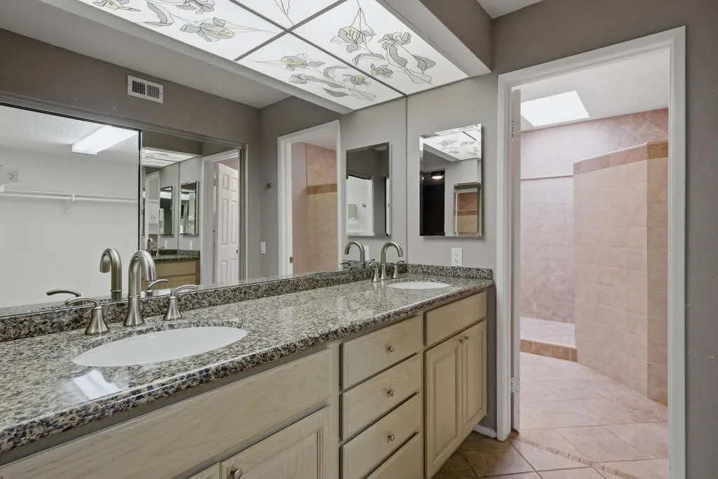 41774 Navarre Court, Palm Desert, California 92260 home-pic-33