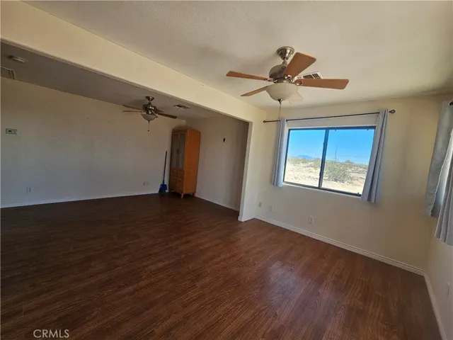 Open floorplan with lots of space