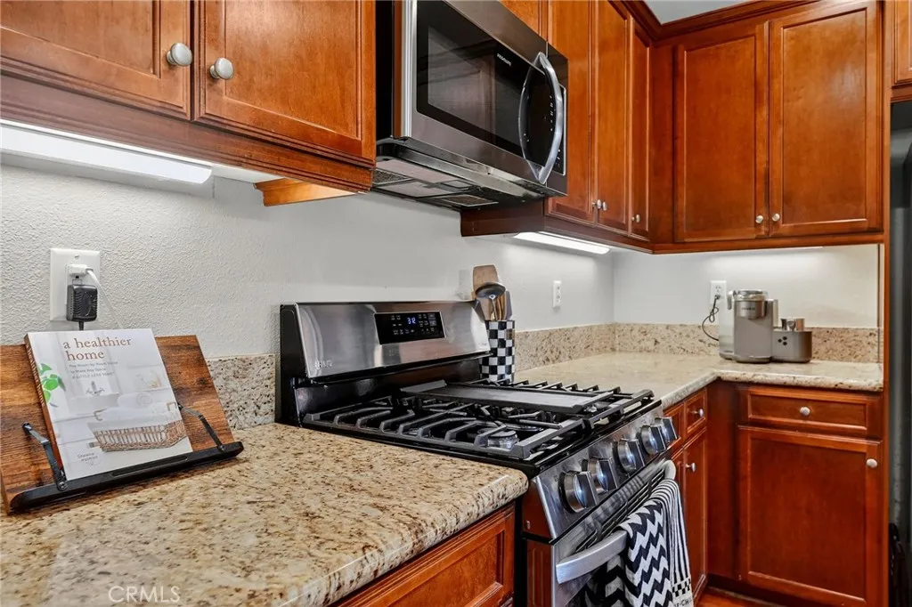 40265 Danbury Court, Temecula, California 92591 home-pic-9
