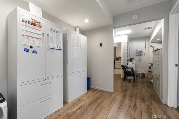 Large hallway to the other office rooms and conference rooms.