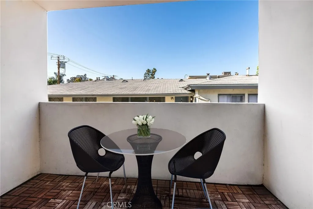 4832 Whitsett Avenue 305, Valley Village, California 91607 home-pic-21