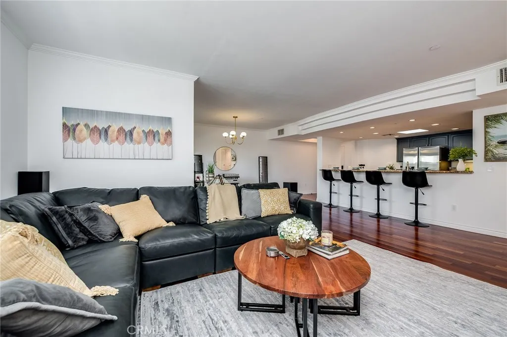 4832 Whitsett Avenue 305, Valley Village, California 91607 home-pic-7