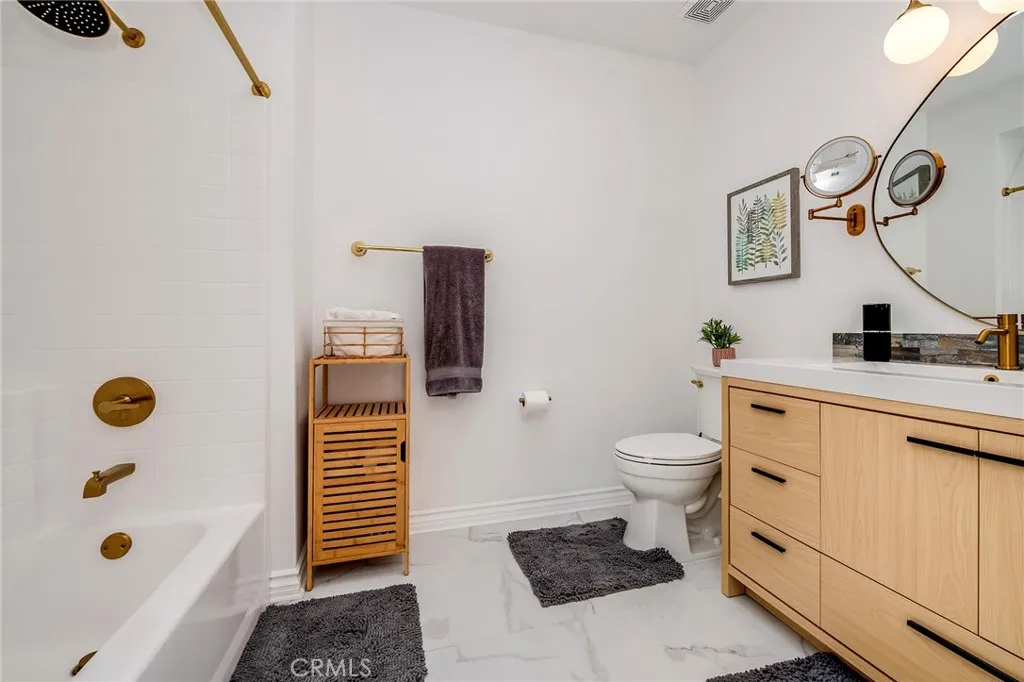 4832 Whitsett Avenue 305, Valley Village, California 91607 home-pic-16
