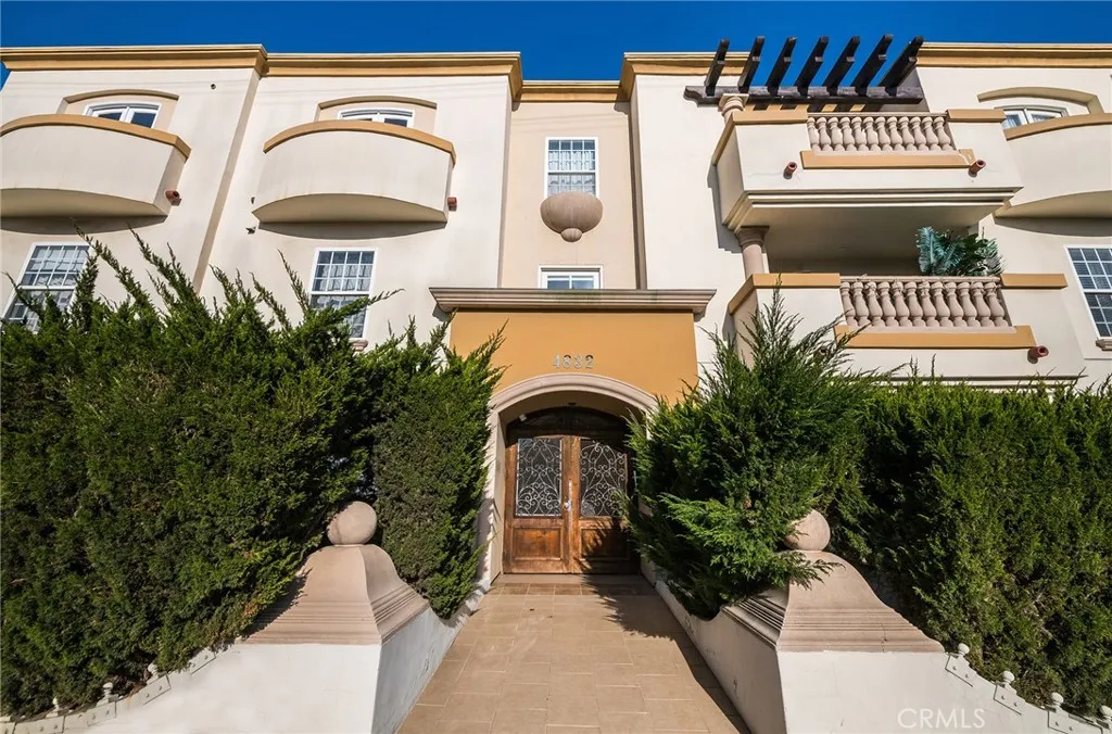 4832 Whitsett Avenue 305, Valley Village, California 91607 home-pic-3