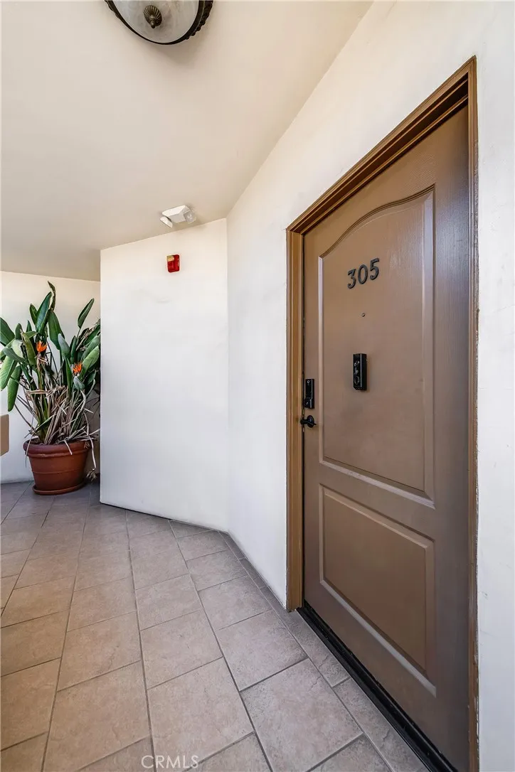 4832 Whitsett Avenue 305, Valley Village, California 91607 home-pic-5