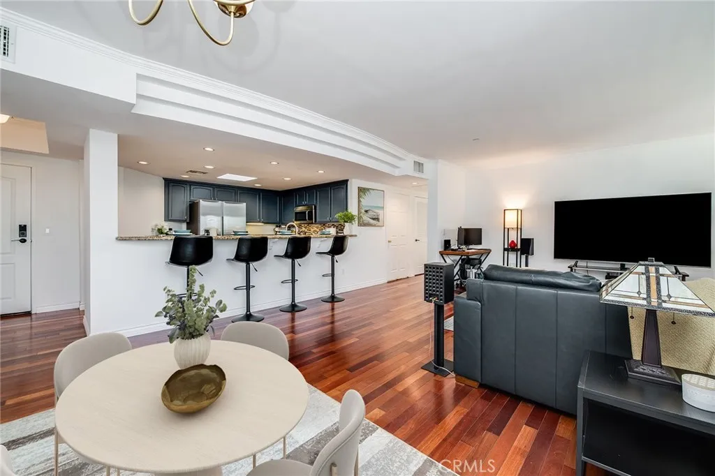 4832 Whitsett Avenue 305, Valley Village, California 91607 home-pic-8