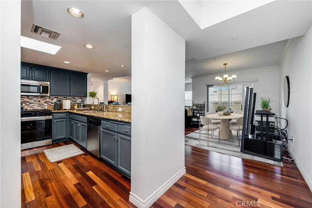 4832 Whitsett Avenue 305, Valley Village, California 91607 home-pic-6