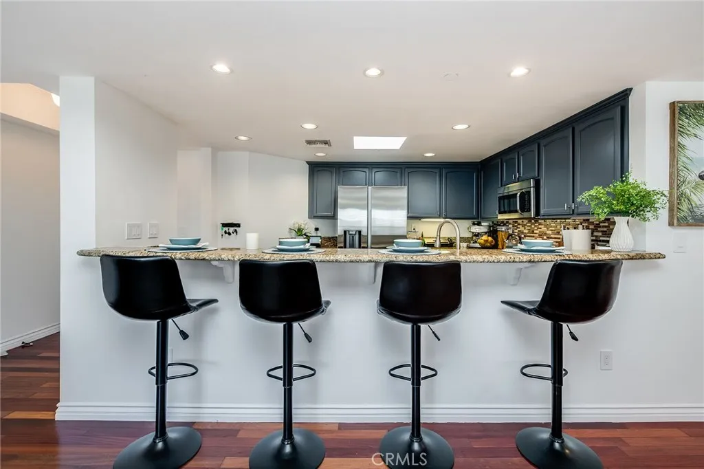 4832 Whitsett Avenue 305, Valley Village, California 91607 home-pic-12