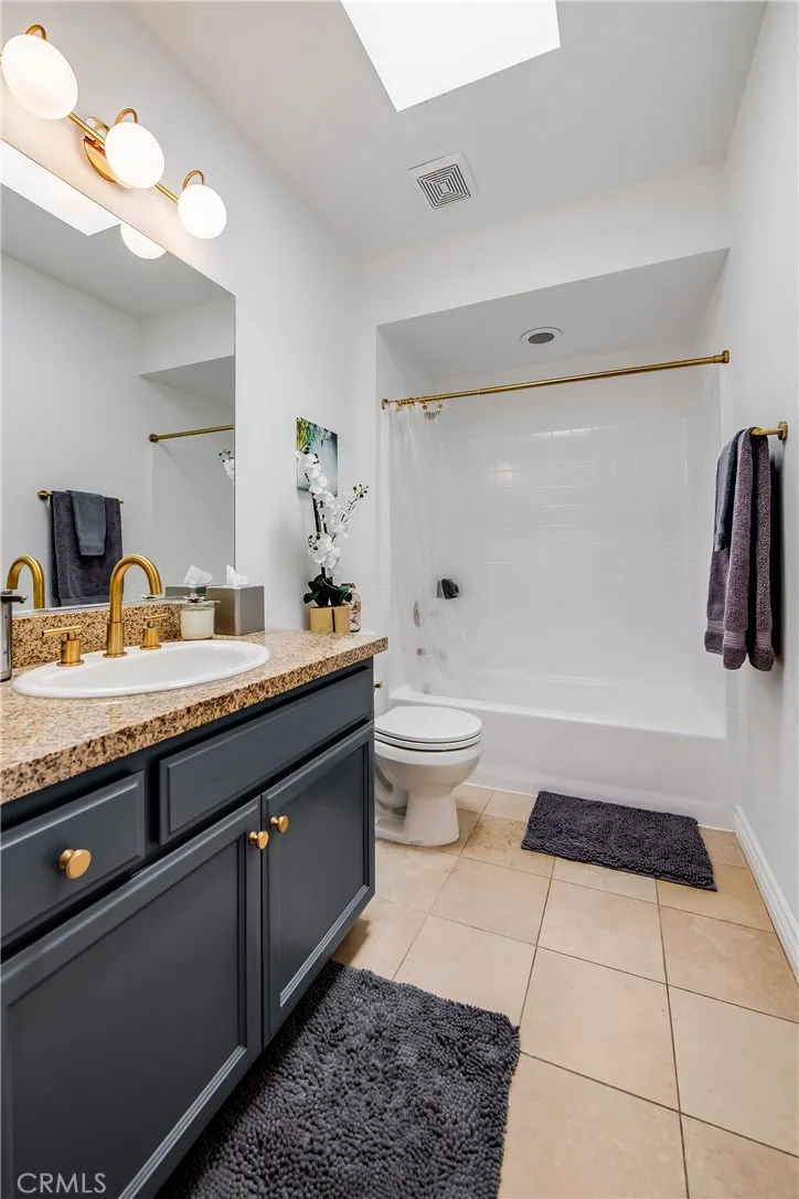 4832 Whitsett Avenue 305, Valley Village, California 91607 home-pic-20