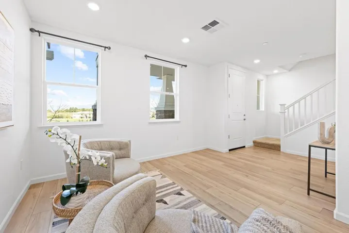 Thoughtfully designed entry-level flex space with privacy and versatility to suit your needs.