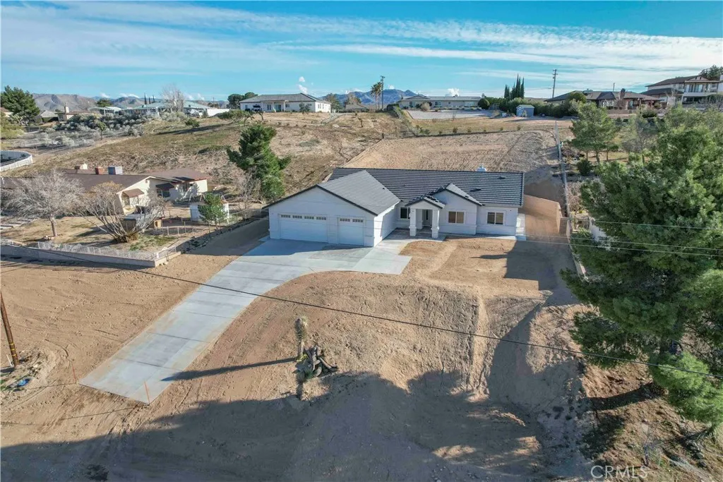17850 Bangor Avenue, Hesperia, California 92345 home-pic-1
