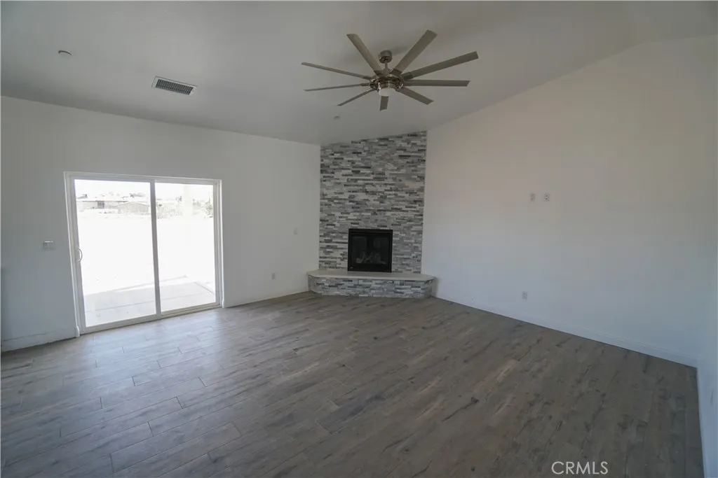 17850 Bangor Avenue, Hesperia, California 92345 home-pic-7