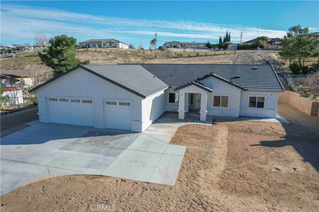 17850 Bangor Avenue, Hesperia, California 92345 home-pic-2