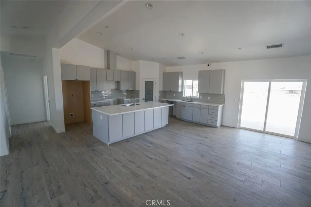 17850 Bangor Avenue, Hesperia, California 92345 home-pic-9