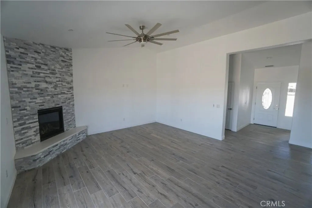17850 Bangor Avenue, Hesperia, California 92345 home-pic-6