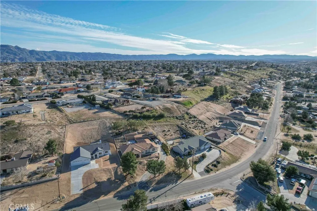 17850 Bangor Avenue, Hesperia, California 92345 home-pic-28