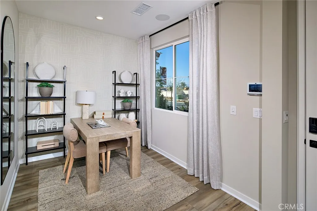5921 Gramercy Way, Eastvale, California 92880 home-pic-4