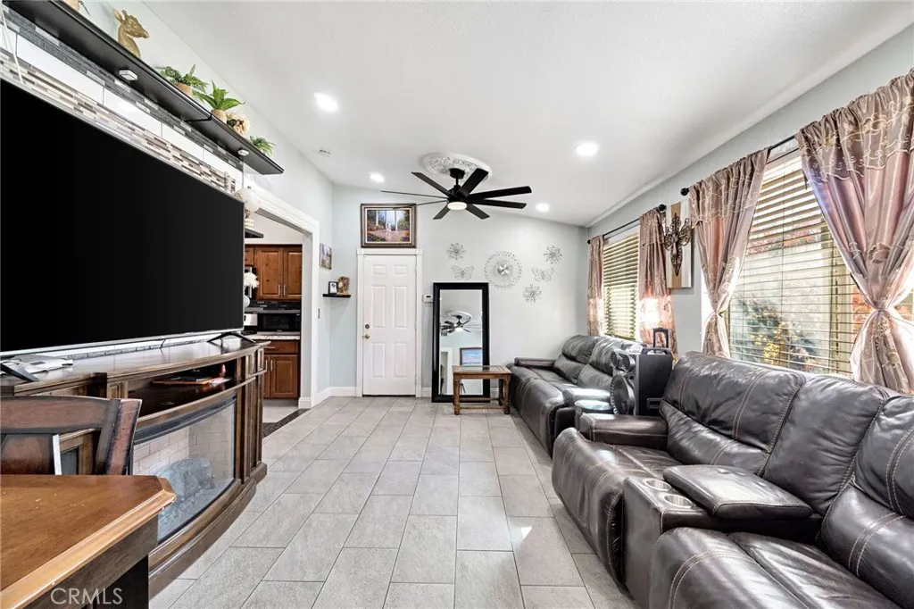 3336 N Lafayette, Fresno, California 93705 home-pic-7