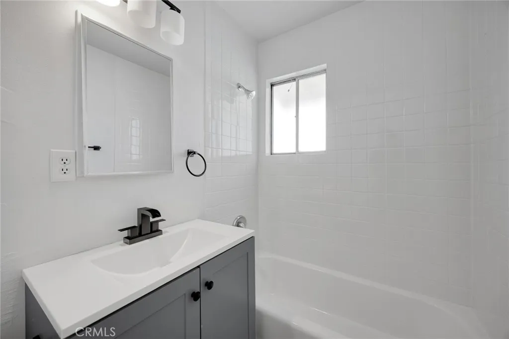 1207 W Woodcrest, Fullerton, California 92833 home-pic-13