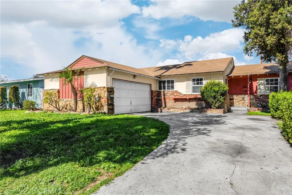 1207 W Woodcrest, Fullerton, California 92833 home-pic-1