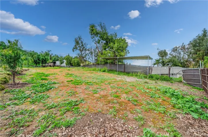 Nearly 1 acre flat usable space