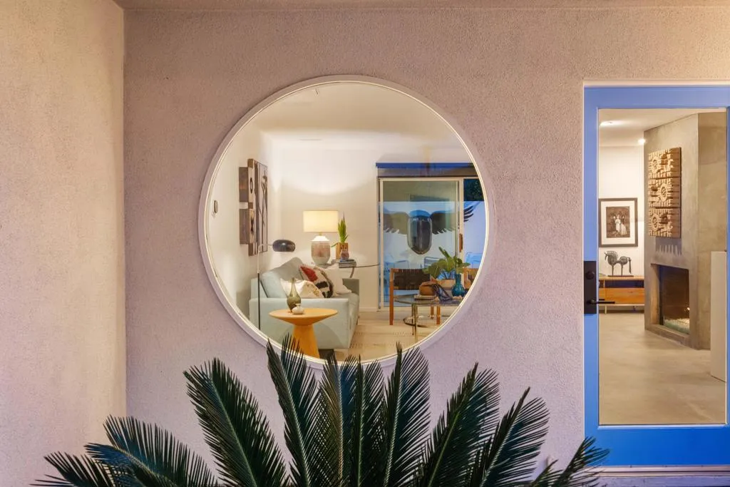 2557 S Broadmoor Drive, Palm Springs, California 92264 home-pic-1