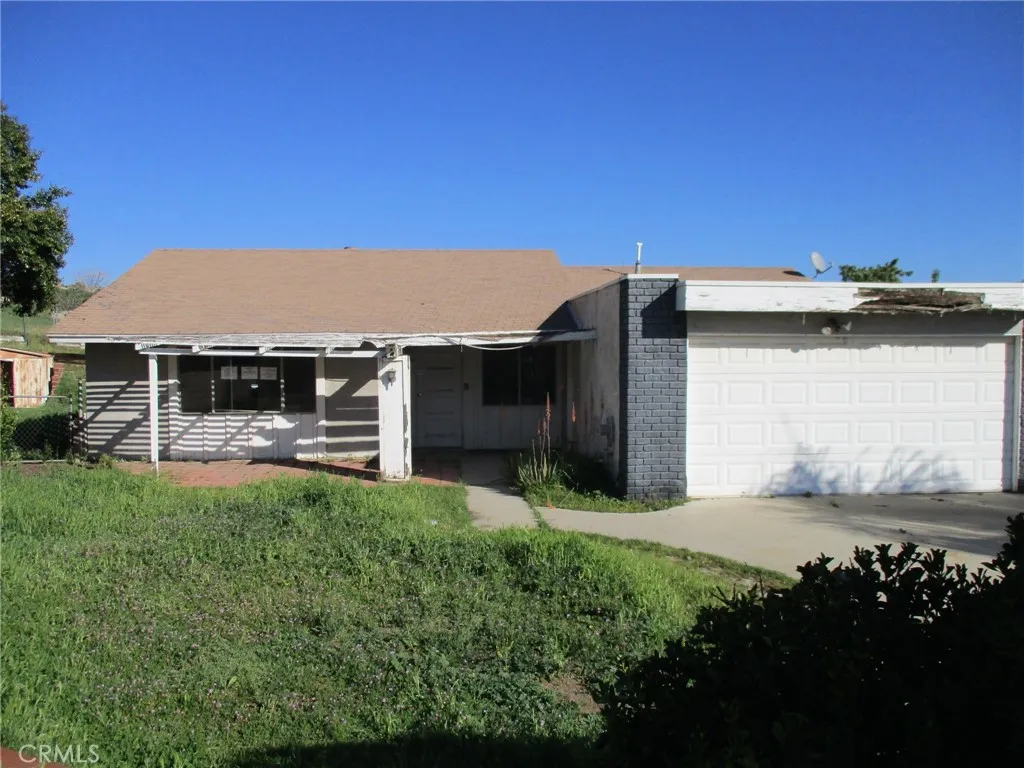 560 W 10th Street, Perris, California 92570 home-pic-1