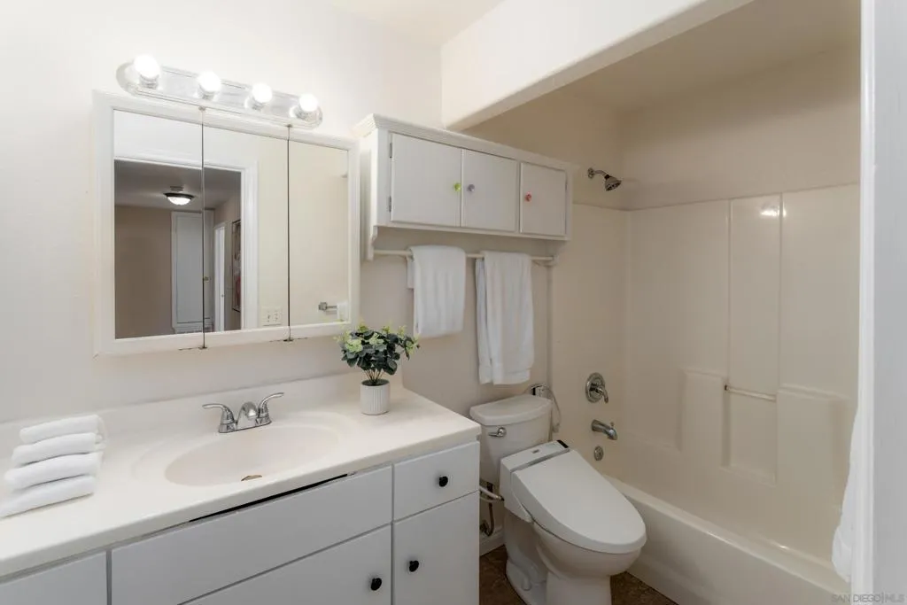 1626 La Presa Ave, Spring Valley, California 91977 home-pic-31