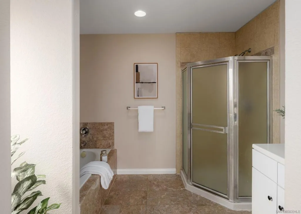 1626 La Presa Ave, Spring Valley, California 91977 home-pic-25