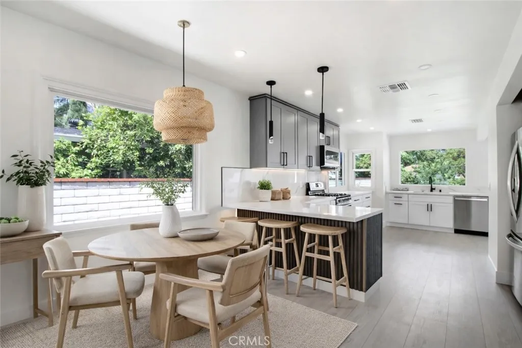 4061 Maplewood Pl, Riverside, California 92506 home-pic-8