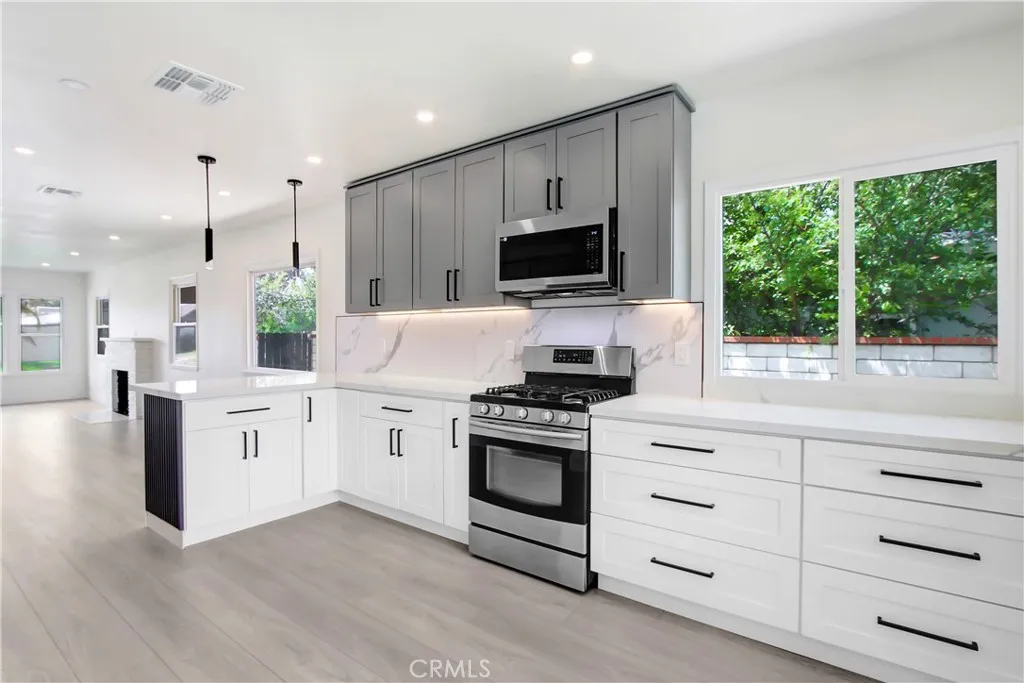 4061 Maplewood Pl, Riverside, California 92506 home-pic-11